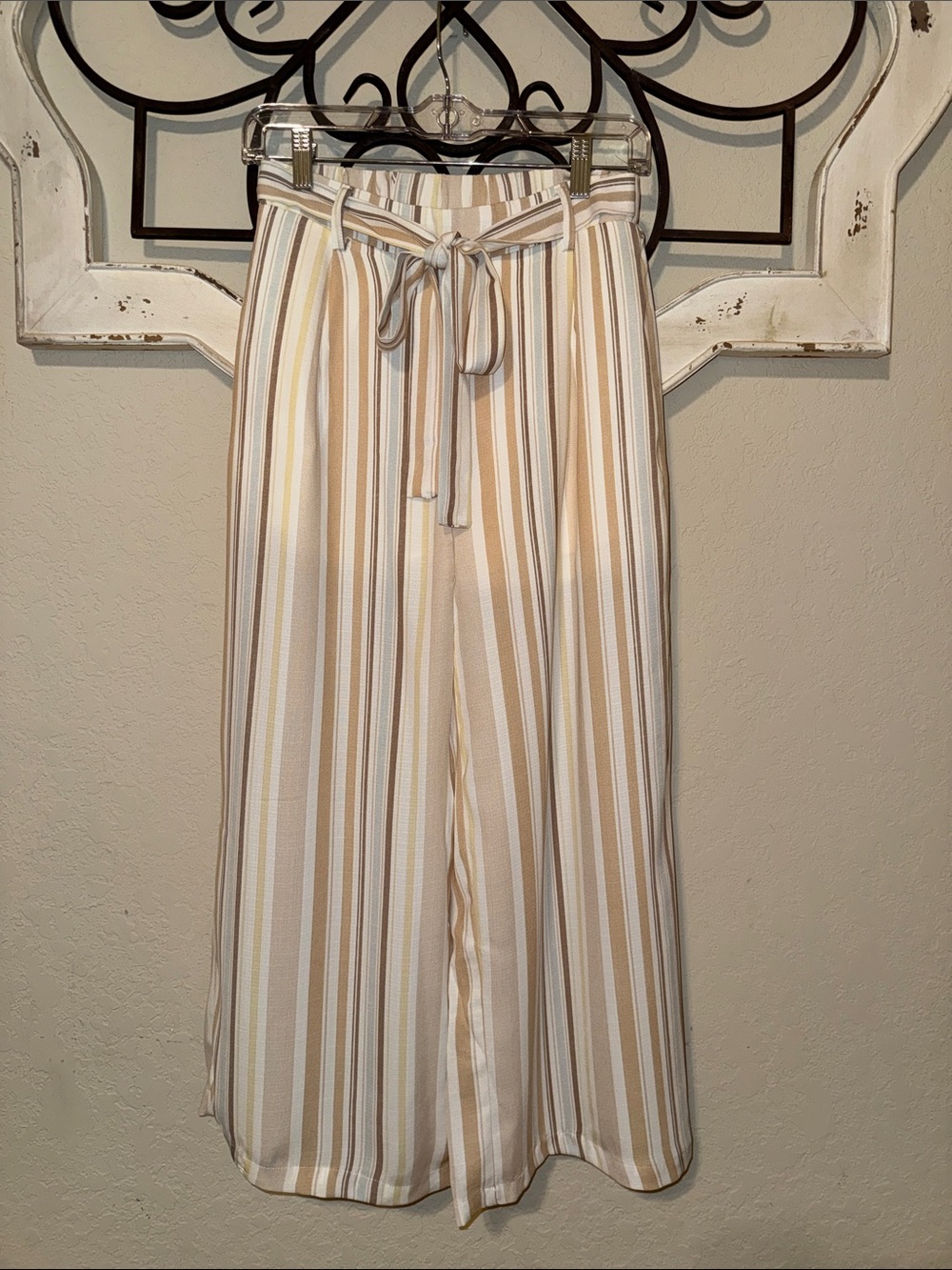 Hem & Thread Wide-Leg Pants